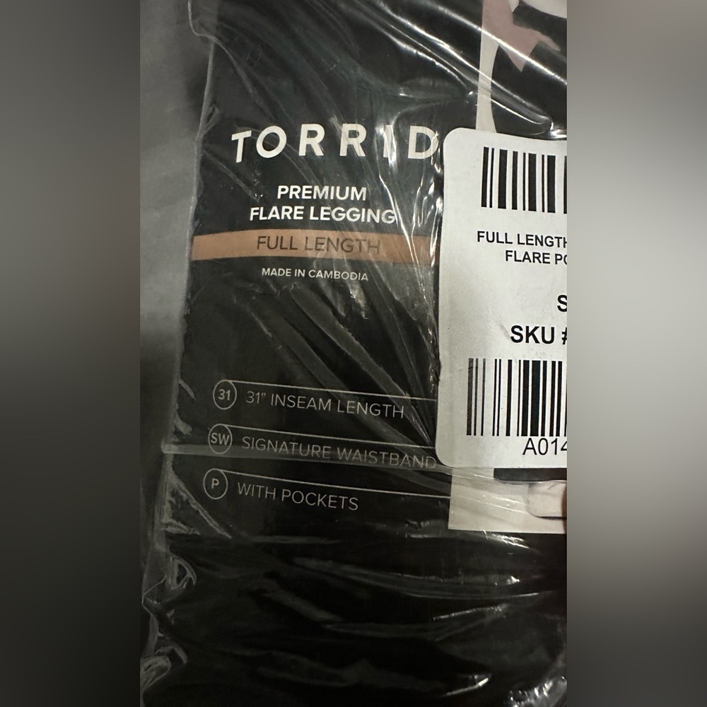 ✨ NWT ✨ Torrid: Women’s Black Full Length Flare Leggings with Pockets- Size 2 - Picture 2 of 9